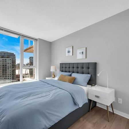 Spacious Dt 2-Bdr High-Rise With View, Pool, Gym バンクーバー エクステリア 写真