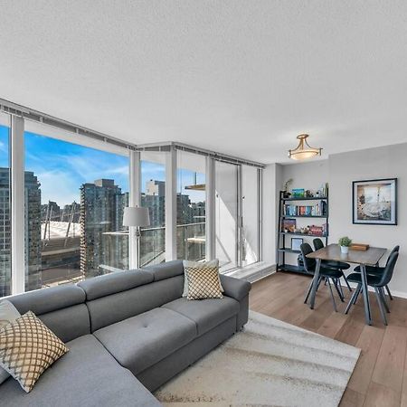 Spacious Dt 2-Bdr High-Rise With View, Pool, Gym バンクーバー エクステリア 写真